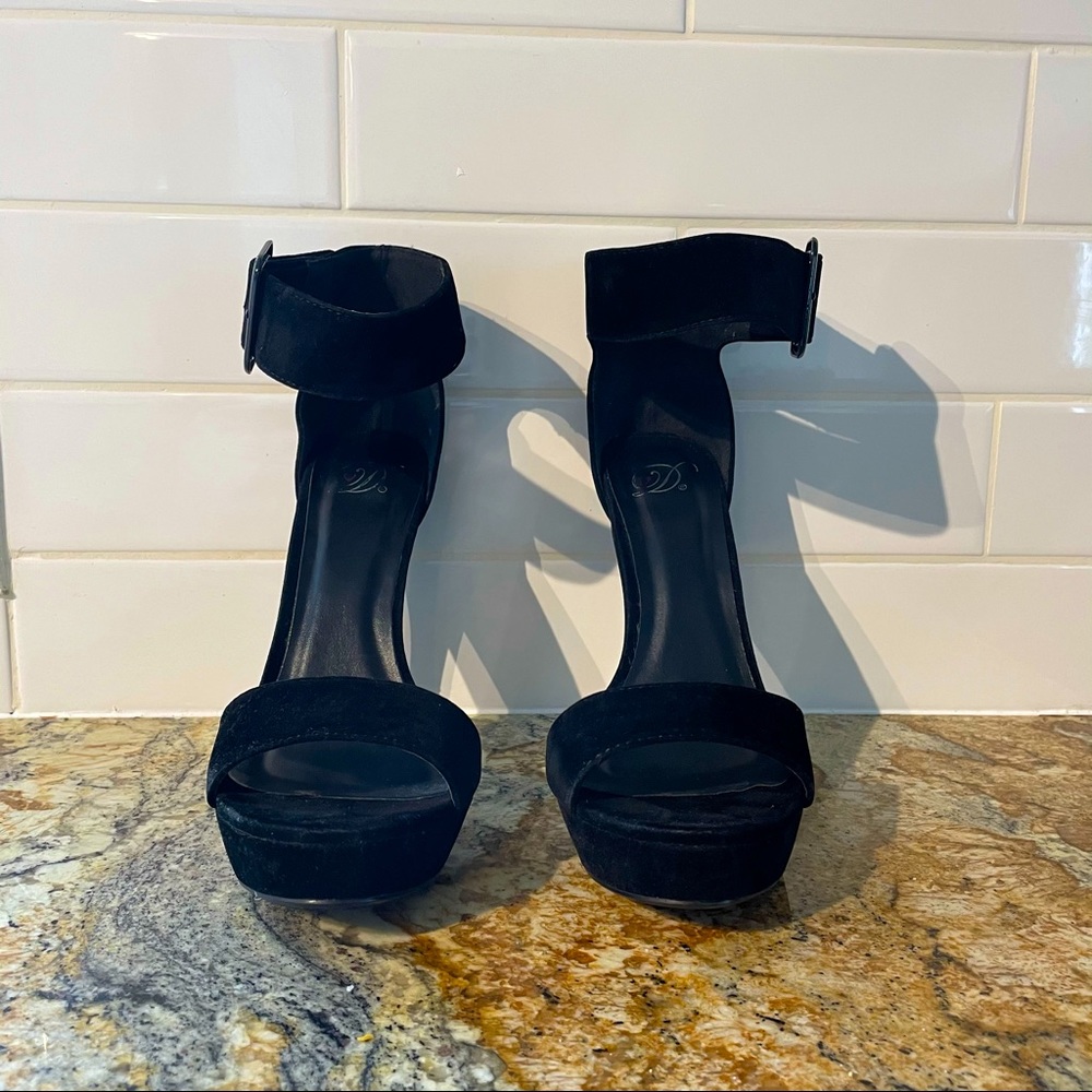 Heels - Picture 2 of 4